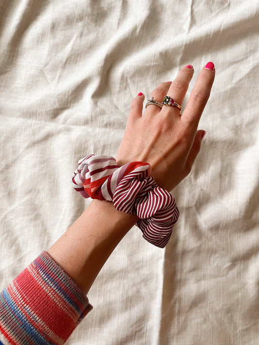 *catch the red line* 100% silk scrunchie