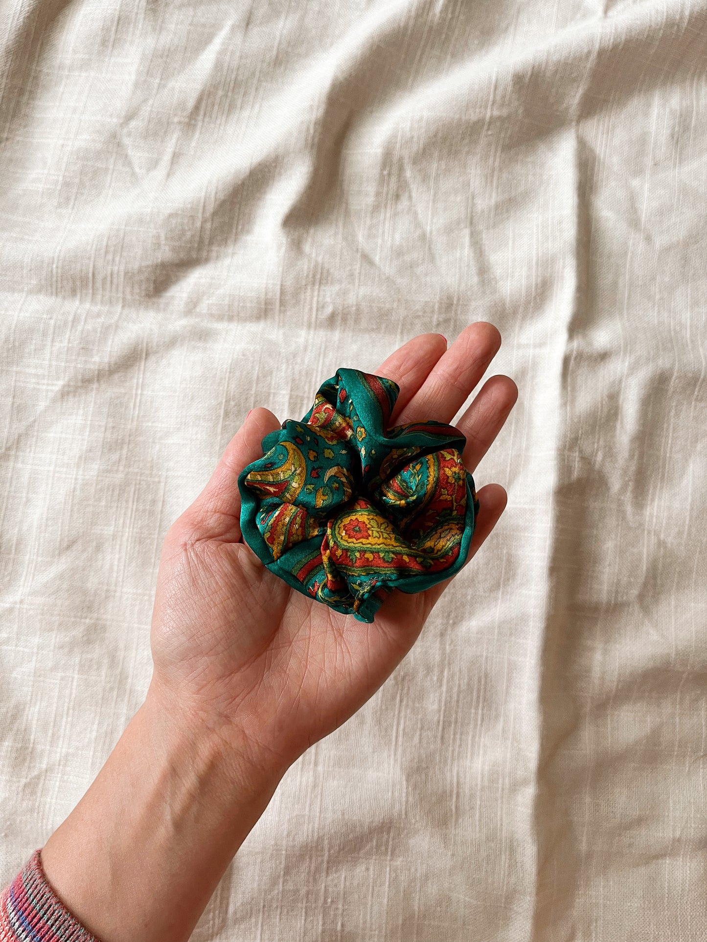 *penthouse of your heart* 100% silk scrunchie