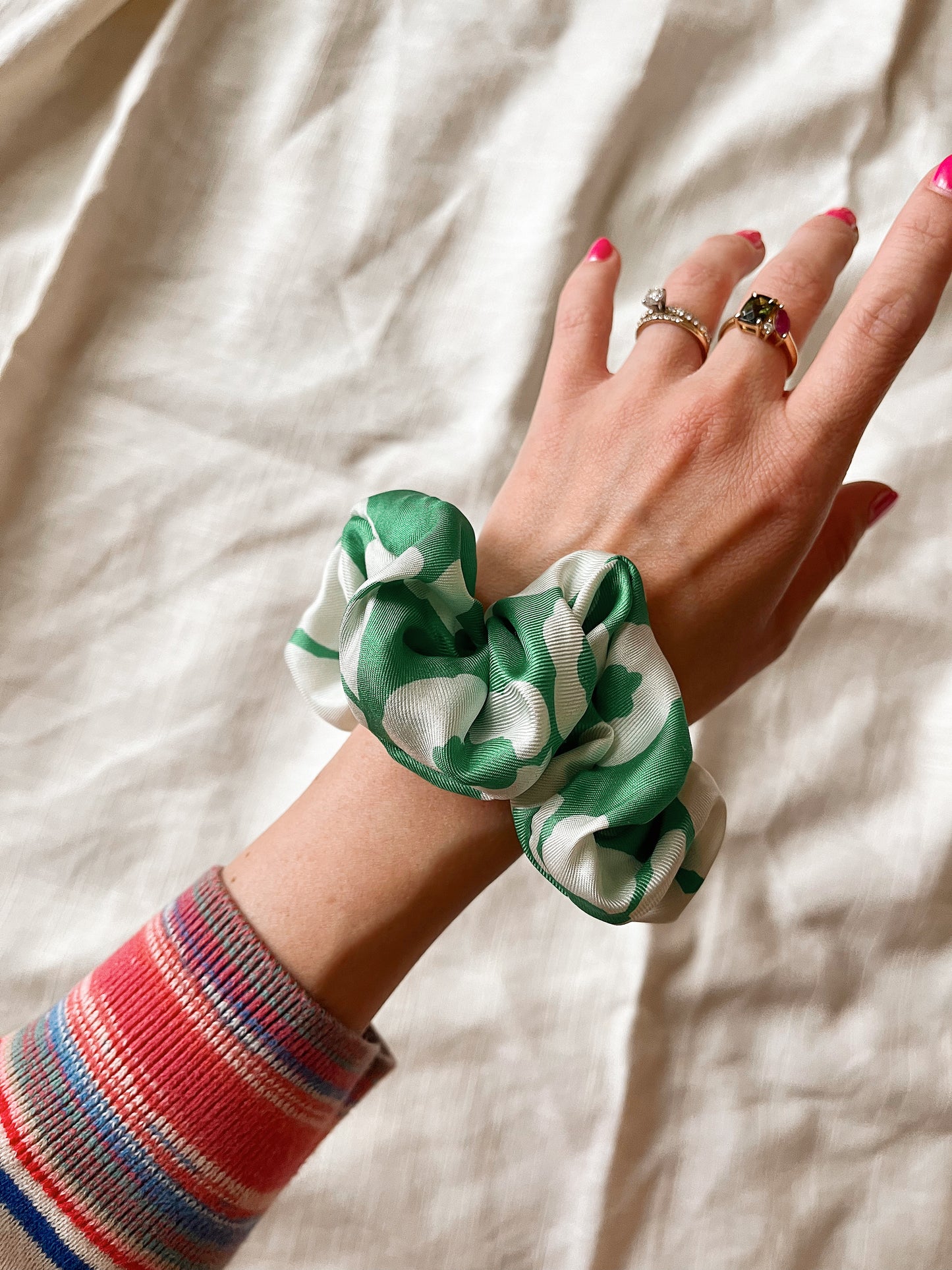 *kelly* 100% silk scrunchie