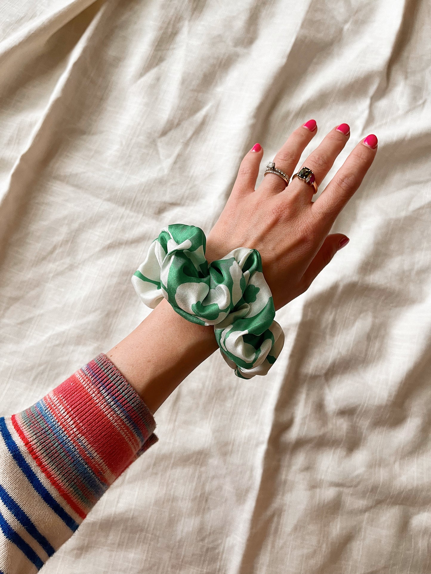 *kelly* 100% silk scrunchie