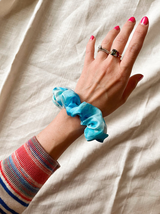 *poolside* 100% silk scrunchie