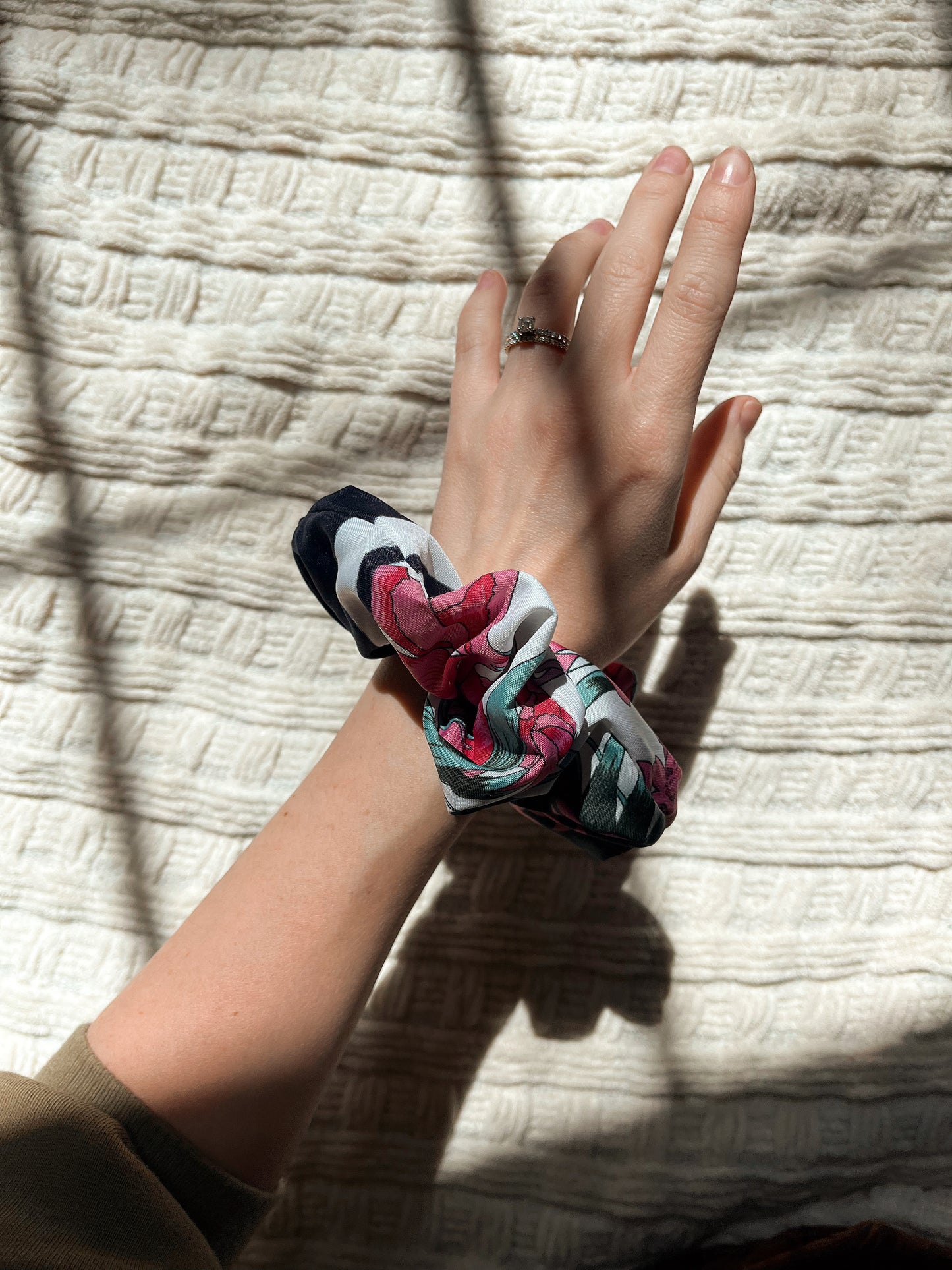 *fleur* vegan silk oversized scrunchie